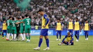 Al Nassr thất thủ 2-3 trước Al Ahli, Cristiano Ronaldo không ghi bàn.